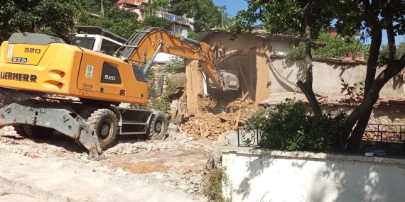 Bursa Osmangazi tehlikeli metruklara yıkım